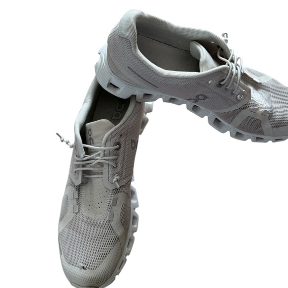 On Running Cloud 5 Trainers Light Gray and White Running Sneakers Size W9 - Picture 3 of 8